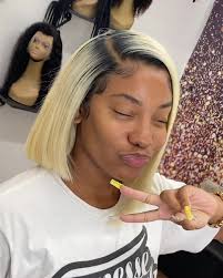 😍😍 12 inch platinum Frontal wig...