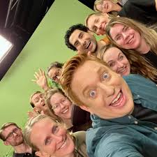 Lasse-vänner! Kl. 9 drar sändningen igång igen 🤗 Sprid det gärna 📣 Teamet  bakom och vår värd Markus Granseth är taggade 😻 Mvh, Stephan Wilson,  producent & en av kommentatorerna för dagen 🐈