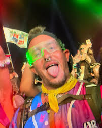 Hello Houston Friends to be. Looking to meet great people . Football  fanatic and music lover.