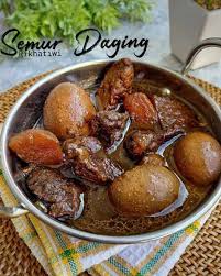 Resep semur telur puyuh tahu ini lezat dan kaya protein karena selain berbahan dasar telur puyuh, juga ada tahu yang membalutnya. Resep Semur Telur Kecap Berkuah Spesial Paling Praktis