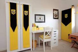 Potter Diy The Ultimate Hufflepuff Bedroom Mugglenet In 2021 Harry Potter Decor Hufflepuff Bedroom Hogwarts Bedroom