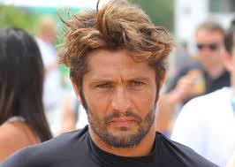 El ya retirado jugador de fútbol profesional y también surfista, bixente lizarazu, acaba de culminar 3. Universite De Bordeaux Bixente Lizarazu Retourne A La Fac De Sport Actu Bordeaux