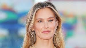 Bar Refaeli's Instagram, Twitter & Facebook