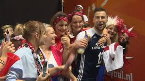 Przyznał kiedyś, że zabierał jej buty z tornistra. Fanki Reprezentacji Rzucily Sie Na Kubiaka Pusccie Mnie Ja Mam Zone Polsat Sport