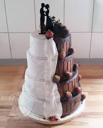 Hochzeitstorte Schwarz Und Weiss Torte Hochzeit Hochzeitstorte Hochzeitstorte Ausgefallen