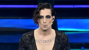 May 23, 2021 · i think maneskin guys are a bit arrogant, but separating their attitude from the music, i think they were awesome and deserved being 1st. Maneskin Damiano Wird Drogentests Durchfuhren Fazio Und Marcuzzi Verteidigen Ihn Nach Welt