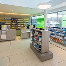 Web2 12 2015 04 16 Pharmacie Emile 064 Jpg Pharmacie Design Pharmacie Magasin Design D Interieur