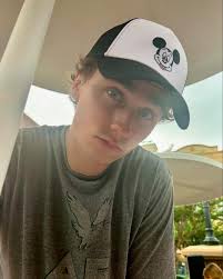 Adrian Bloomquist (@adrian.b26) • Instagram photos and videos