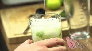 As a brazilian myself, i prepare caipirinha in a slightly different way: Limetten Sweetkittycake De