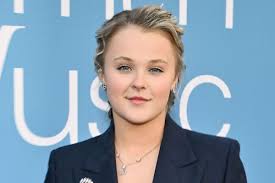 JoJo Siwa reveals why she was rushed to the hospital before her Black  Friday performance. See the link below ⬇️