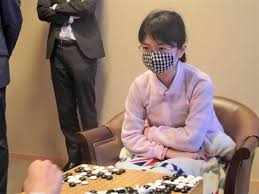 文化支援活動の一環として「ドコモ杯女流棋聖戦」の協賛を行っており 第23期の挑戦手合（決勝戦）は、鈴木 歩（スズキ アユミ）七段が、上野 愛咲美（ウエノ アサミ）女流棋聖に勝利し、初の女流棋聖のタイトルを獲得されました。 ä»²é‚'è«äºŒæ®µãŒæœ€å¹´å°'ï¼'ï¼'æ­³ï¼'ã‚«æœˆã§ï½ƒãƒªãƒ¼ã‚°å…¥ã‚Š å›²ç¢ Sanspo Com ã‚µãƒ³ã‚¹ãƒ