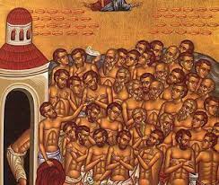 Cei 40 de mucenici refuză să facă acest lucru, astfel încât, guvernatorul decide să îi întemnițeze timp de 8 zile credincioșii din biserica noastră au adus astăzi mucenici la biserica spre a fi binecuvântați de preot și împărțiți apoi. Crestinii Ii SÄrbÄtoresc SambÄtÄ Pe SfinÅ£ii 40 De Mucenici Obiceiuri Si TradiÅ£ii