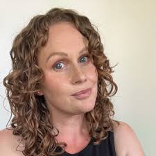 How to Be More Interesting (and Write LinkedIn Posts People Actually Read)