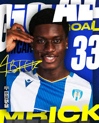 The U's continue to press for the opening goal in what has been a closely  fought first half so far with little to separate the sides. Shrewsbury 🔵  0-0 ⚫️ #ColU