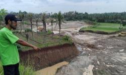 Istana pasir yang diberi nama istana taman cadas tersebut merupakan wahana rekreasi yang pengerjaannya belum selesai 100 persen. Bekas Galian C Di Cilegon Disulap Jadi Istana Pasir