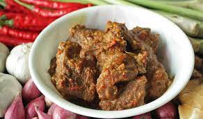 Seperti kerambit, karambit, dan kurambiat. 51 Makanan Khas Sumatera Barat Yang Terkenal Dan Enak