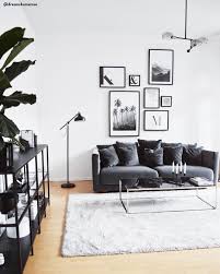Monochrom Vibes In Diesem Wunderschonen Wohnzimmer Sorgen Die Nichtfarben Schwarz Weiss Fur Einen Wohnzimmer Inspiration Schone Wohnzimmer Teppich Wohnzimmer