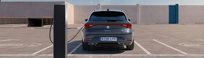 Available when ordered by 30 september 2021 from participating seat retailers. Seat Sportstourer E Hybrid Seat