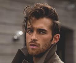 Taglio capelli ragazzo con ciuffo lungo. Capelli Uomo Il Taglio Maschile Di Tendenza E Con Ciuffo E Sfumato Foto