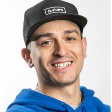 Devon Flores (@thedevonscott) • Threads, Say more