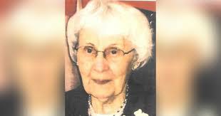 Anna Mayberry's Instagram, Twitter & Facebook