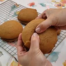 Coffee Buns Video In 2020 Food Videos Desserts Homemade Muffins Baking