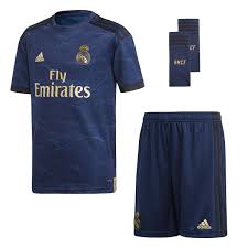 The new shirt of madrid revisits the color combination that was so successful some seasons ago. Kit Adidas Real Madrid Segunda Equipacion 2019 2020 Nino Night Indigo Futbol Emotion