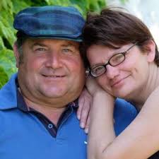 L'amour est dans le pré, le jeu est un jeu d'objets. Nouvelle Republique L Amour Est Dans Le Pre Enrole Aux Herolles Entre Poitou Et Brenne