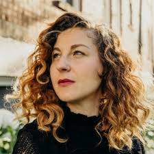 Leslie Bartley's Instagram, Twitter & Facebook