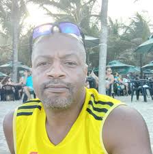 Respeitar o gênero e a sexualidade das pessoas é muito simples. Cada um tem  o direito de ser e amar quem quiser, sem que sua vida fique em risco por  isso. No