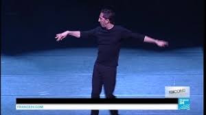 Gad traverse les frontières et se rend à new york afin de donner son tout premier spectacle il nous livre également un tas d'anecdotes drôles ou totalement hilarantes qui sentent vraiment le vécu…welcome in the american dream of gad elmaleh! Oh My Gad French Comedian Gad Elmaleh On His American Dream Youtube
