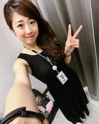 今天被鑽卡客人說像日本人有點開勳 但偶是土生土長的台灣人辣 又飛了最愛的新加坡又當了跪婦客人好棒都只喝水 我承認一直狂飛新加坡是因為可以打摟 月底再來一次 crewlife singapore bissine daniel wellington fashion daniel