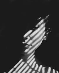 Image Result For Film Noir Faces With Shadows Blinds Film Noir Photographie Eclairage De Photographie Photographie Ligne