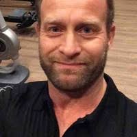 50+ perfiles de «Uriel»