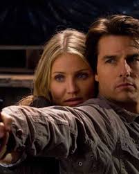 KNIGHT AND DAY (GECE VE GÜNDÜZ ) Film konusu : June, sevimli, hoş, tekdüze  bir yaşam sürmesinin yanı sıra yalnızlığı ile barışık bir şekilde günlerini  geçiren genç bir kadındır. Bu sıradanlık çerçevesinde