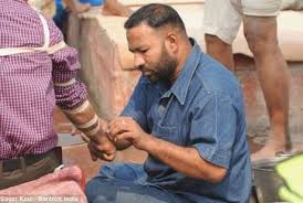 Maybe you would like to learn more about one of these? Pengobatan Kuno Ala Jalanan India Tangan Kaki Disayat Pakai Silet