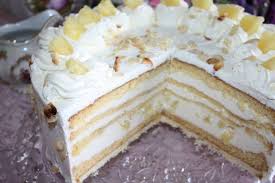 Mit der hälfte der restlichen sahne rundherum einstreichen und die andere hälfte in einen spritzbeutel mit gezackter tülle füllen und die torte damit verzieren. Kochbuch Badische Wein Ananas Tortekochbuch Badische Wein Ananas Torte