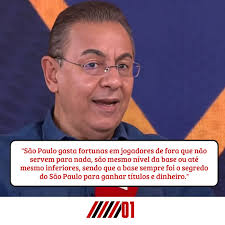 Flávio Prado é um jornalista são paulino roxo, que para fazer cosplay  isento, há alguns anos fala um monte de abobrinha do SPFC, pra parecer que  não fala com o coração. No