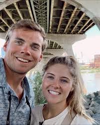 Lindsay Batten's Instagram, Twitter & Facebook