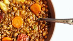 Tape y cocine por 30 minutos o hasta que las lentejas esten tiernas y el cado debe estar espeso. Recetas La Manera Mas Facil De Preparar Lentejas Con Chorizo