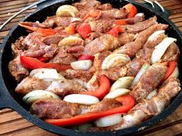 Schichtfleisch Der Dutch Oven Klassiker Mit Nackensteaks Schichtfleisch Rezepte Fleischrezepte