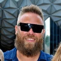 Aric Collins's Instagram, Twitter & Facebook