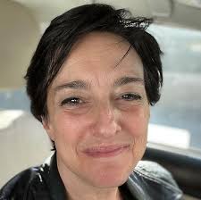 Christa Comes Out of Her Shell: Waxman, Abbi: 9780593198780: Amazon.com:  Books