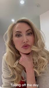 Kendra Lynch's Instagram, Twitter & Facebook