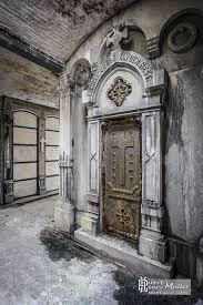 Caveau Dans La Crypte Du Cimetiere De Laeken A Bruxelles Caveau Cimetiere Bruxelles