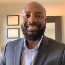 Sean Lindsey's Instagram, Twitter & Facebook