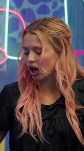 Нара про новых девушек Давида Турова 😅