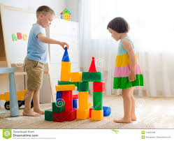 ¿qué es un juego matemático para niños de preescolar? Juego De Ninos Preescolar Feliz Con Los Bloques Del Juguete Foto De Archivo Imagen De Estructura Amigos 118632368
