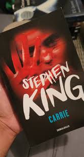 Why is it hard to get into the book Carrie compared to the 1976 movie?