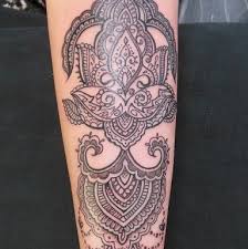 Vier bis sechs wochen, je nach größe des tattoos, können sie baden gehen und auch ein besuch im schwimmbad ist dann wieder möglich. Tattoo Nachbehandlung Tattoostudio Piercingstudio Munchen Sendling Aesthetic Art